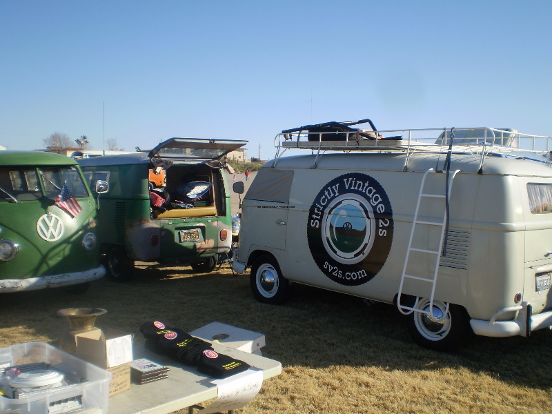 BusesByTheBridge2008017.jpg