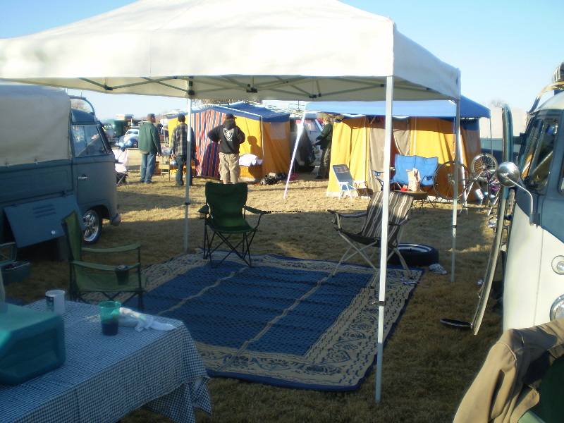 BusesByTheBridge2008041.jpg