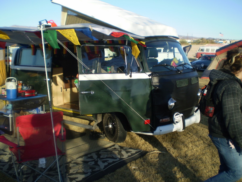 BusesByTheBridge2008042.jpg