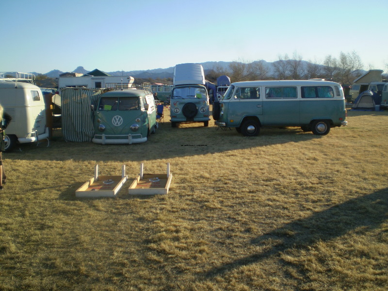 BusesByTheBridge2008085.jpg