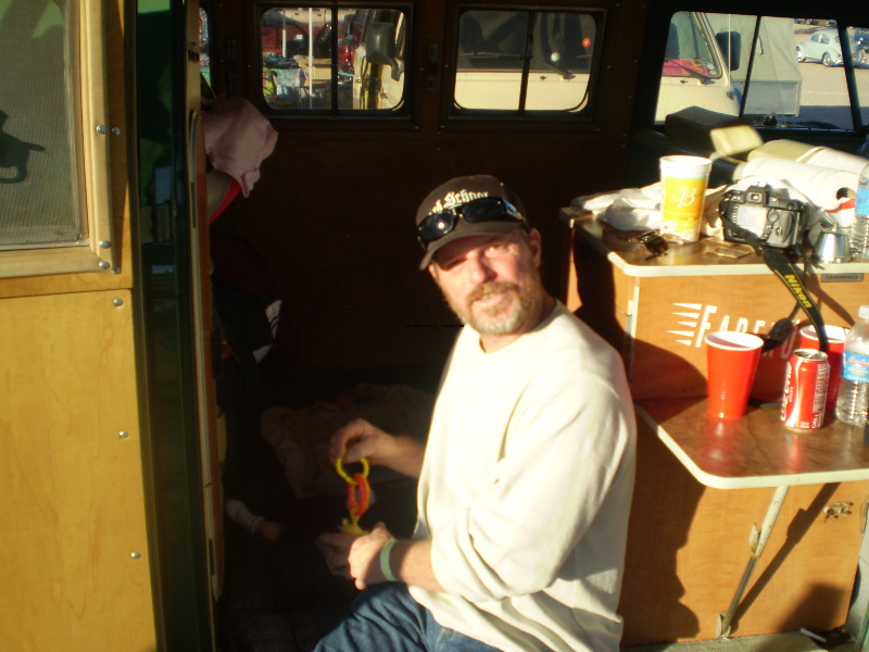 BusesByTheBridge2008087.jpg