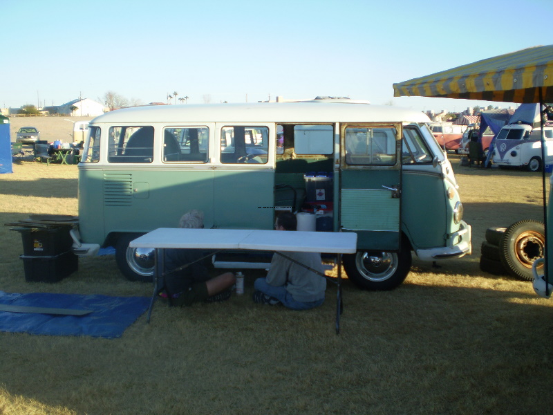 BusesByTheBridge2008097.jpg