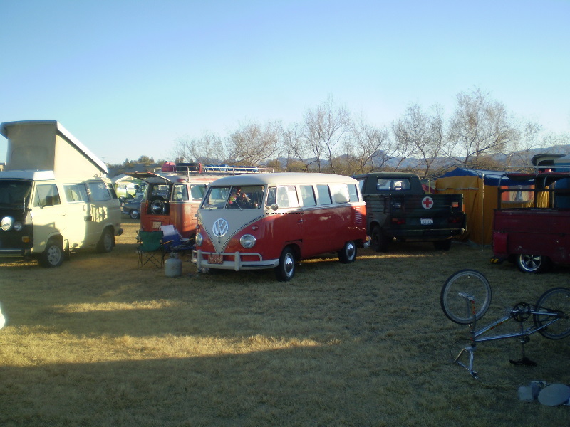 BusesByTheBridge2008099.jpg