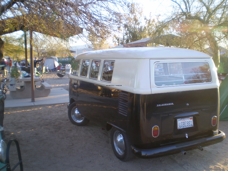 BusesByTheBridge2008110.jpg