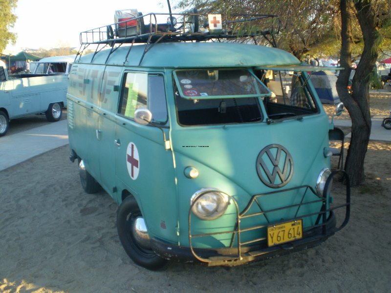 BusesByTheBridge2008111.jpg