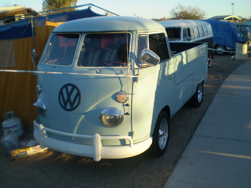 BusesByTheBridge2008114.jpg