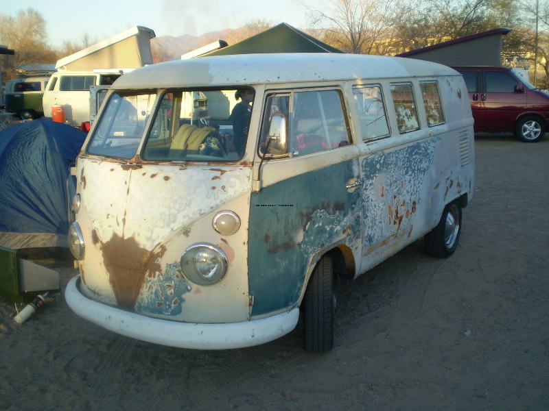 BusesByTheBridge2008122.jpg