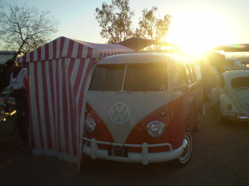 BusesByTheBridge2008124.jpg