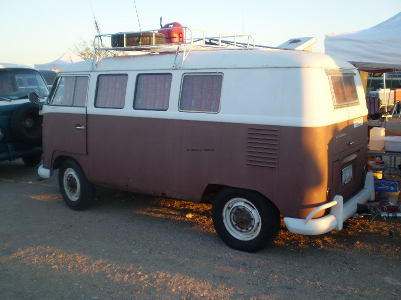 BusesByTheBridge2008128.jpg