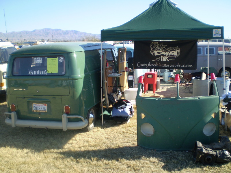 BusesByTheBridge2008164.jpg