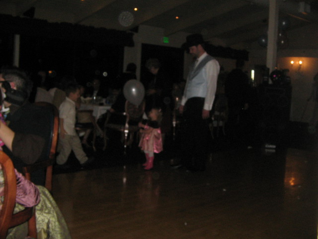 box_on_wheel_wedding.... 057.jpg
