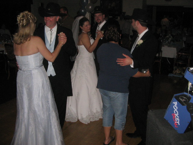 box_on_wheel_wedding.... 079.jpg