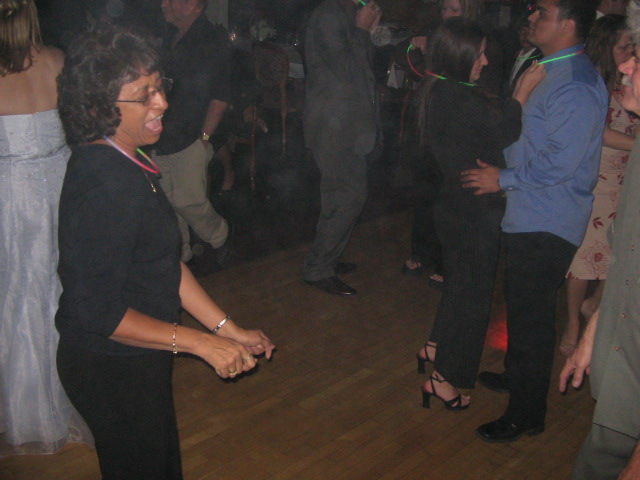 box_on_wheel_wedding.... 221.jpg